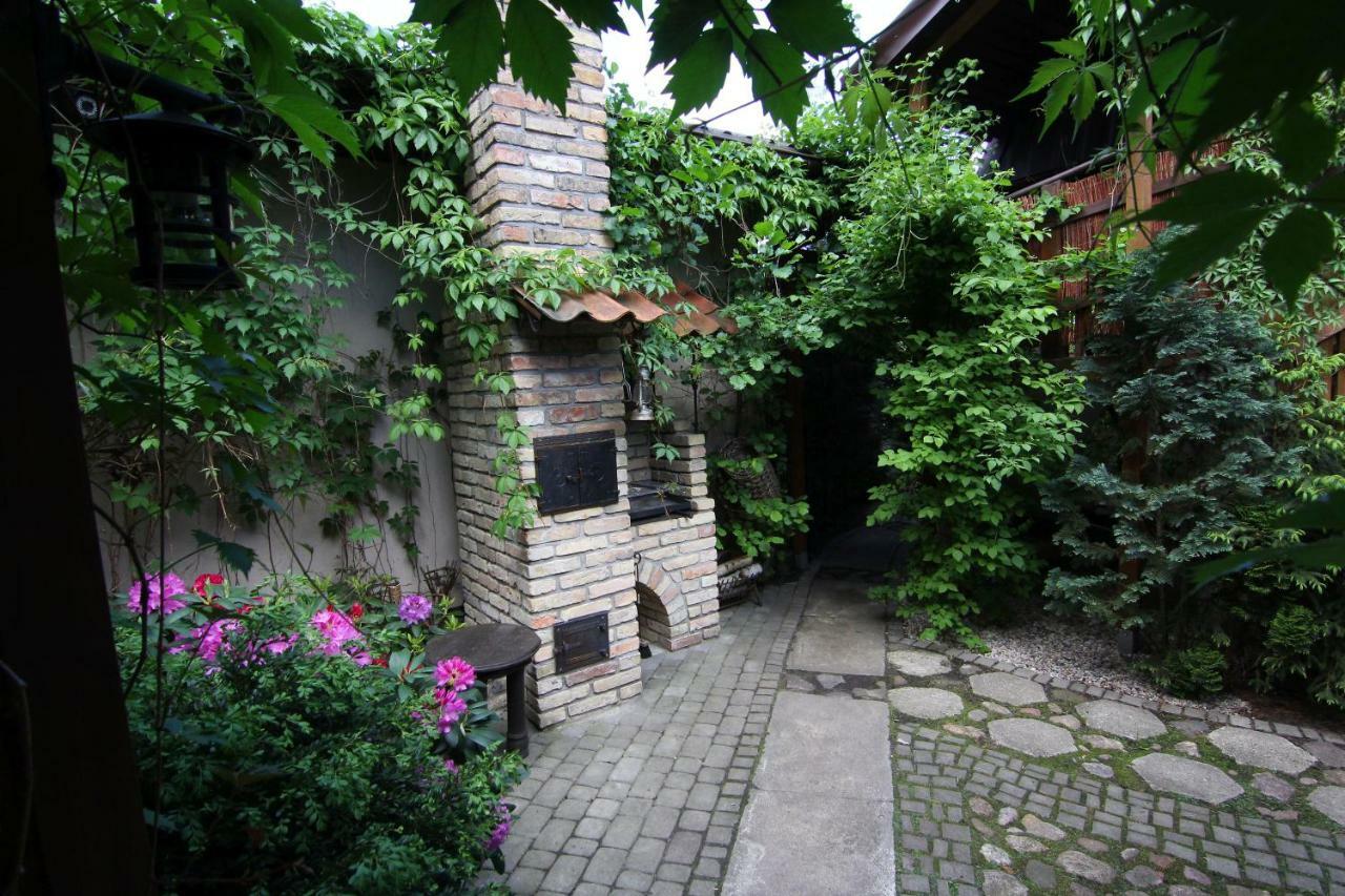 Pod Wiciokrzewem Apartment *